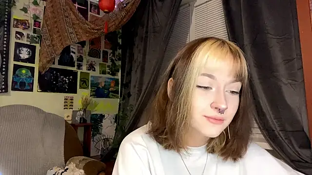 YourFavoriteAltgirl online show from May 31, 2026, 10:32 pm