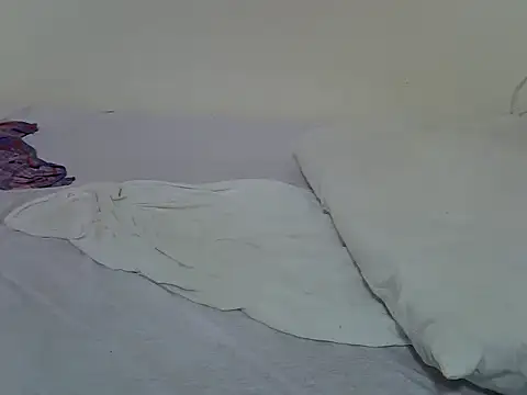 Snapshot of creamypetite chatting on June 13, 2026, 9:57 pm creamypetite online show from June 13, 2026, 9:57 pm