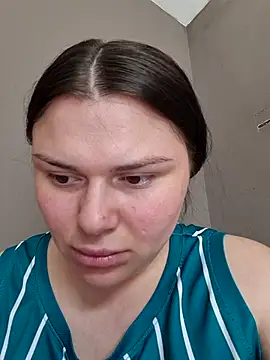 Snapshot of Alice_9 chatting on May 29, 2026, 2:12 pm Alice 9 online show from May 29, 2026, 2:12 pm