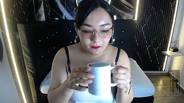 Snapshot of Alejandra_Monroy chatting on May 27, 2026, 8:05 pm Alejandra Monroy online show from May 27, 2026, 8:05 pm