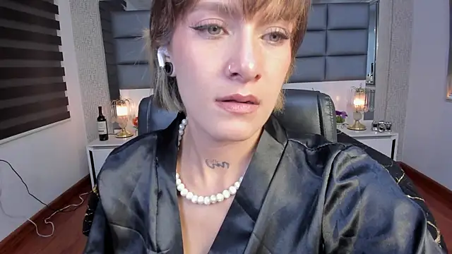 Snapshot of Mrs_Regina_clk chatting on July 7, 2026, 7:23 am Mrs Regina clk online show from July 7, 2026, 7:23 am