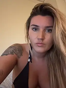 Snapshot of thebeachyblonde chatting on July 17, 2026, 2:20 am thebeachyblonde online show from July 17, 2026, 2:20 am