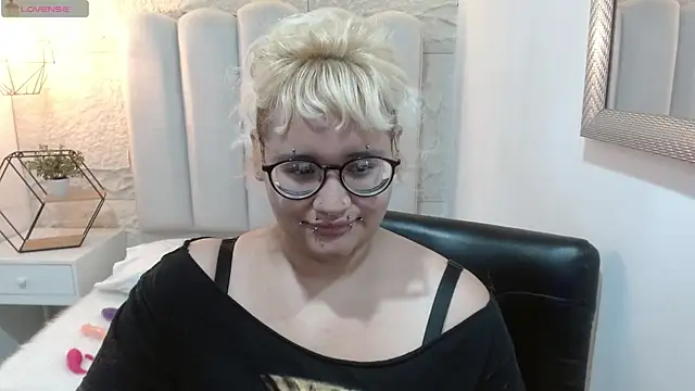 Snapshot of Echypyon_ chatting on May 29, 2026, 3:01 am Echypyon online show from May 29, 2026, 3:01 am