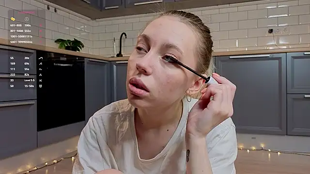 Snapshot of BlondeKelly chatting on May 28, 2026, 4:13 pm BlondeKelly online show from May 28, 2026, 4:13 pm