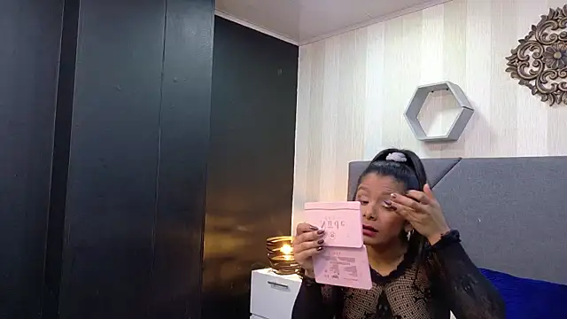 Snapshot of AliceHowell chatting on May 29, 2026, 2:01 pm AliceHowell online show from May 29, 2026, 2:01 pm