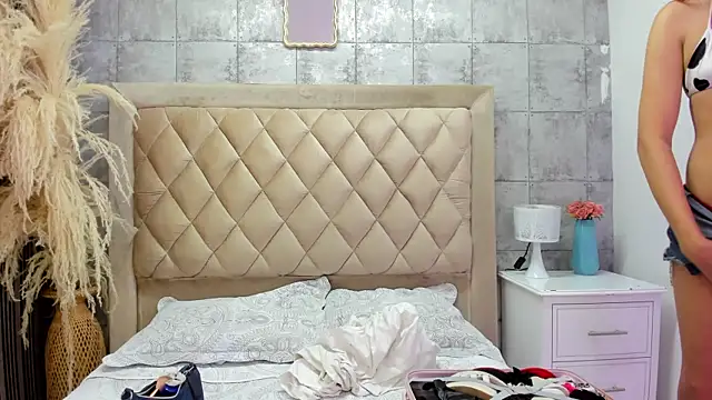 Snapshot of CleoFoxxx_ chatting on June 10, 2026, 1:01 pm CleoFoxxx online show from June 10, 2026, 1:01 pm