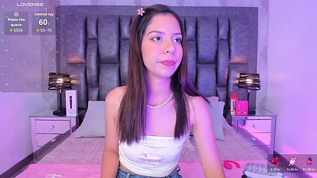 Snapshot of AriRose chatting on July 13, 2026, 8:08 pm AriRose online show from July 13, 2026, 8:08 pm