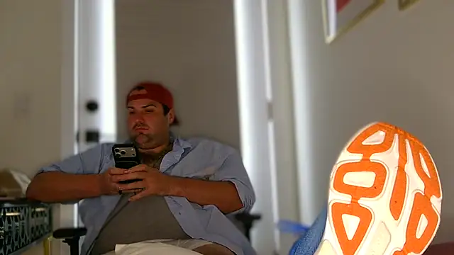 Snapshot of ChubbyGayBigFeet chatting on May 24, 2026, 8:53 pm ChubbyGayBigFeet online show from May 24, 2026, 8:53 pm