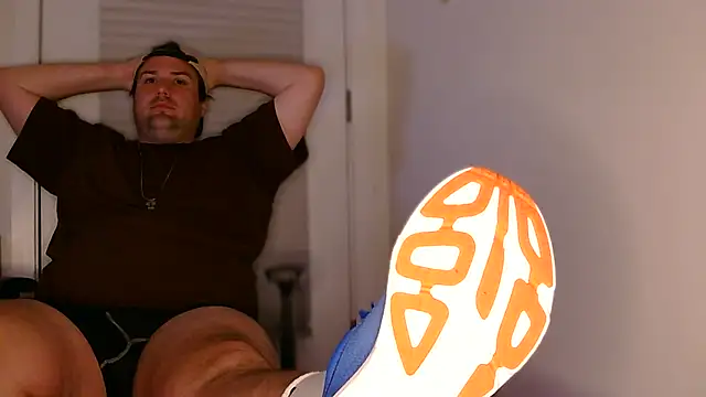 Snapshot of ChubbyGayBigFeet chatting on May 24, 2026, 8:03 am ChubbyGayBigFeet online show from May 24, 2026, 8:03 am
