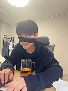 Snapshot of k-kinky chatting on June 6, 2026, 6:35 pm k-kinky online show from June 6, 2026, 6:35 pm