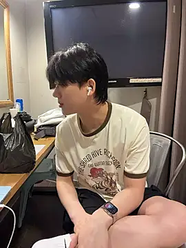 Snapshot of k-kinky chatting on July 6, 2026, 12:23 pm k-kinky online show from July 6, 2026, 12:23 pm