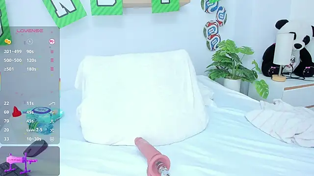 Snapshot of emilyy_louis chatting on July 15, 2026, 8:16 pm emilyy louis online show from July 15, 2026, 8:16 pm