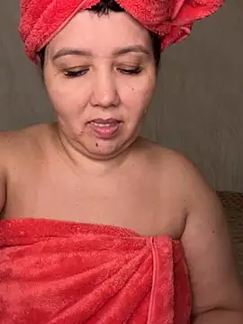 Snapshot of Love__beby chatting on June 17, 2026, 7:35 pm Love beby online show from June 17, 2026, 7:35 pm