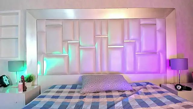 Snapshot of nikki_belle chatting on May 24, 2026, 8:31 pm nikki belle online show from May 24, 2026, 8:31 pm
