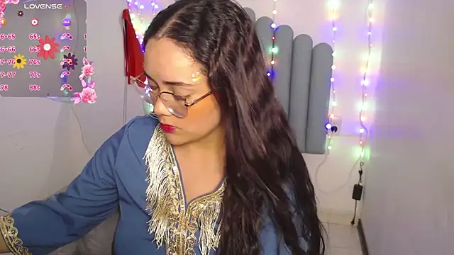 Snapshot of farah_samira chatting on May 27, 2026, 7:10 pm farah samira online show from May 27, 2026, 7:10 pm