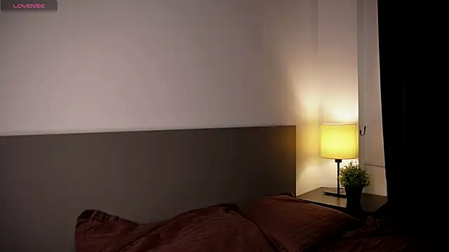 jasminee rosee  online show from July 28, 2026, 5:04 am