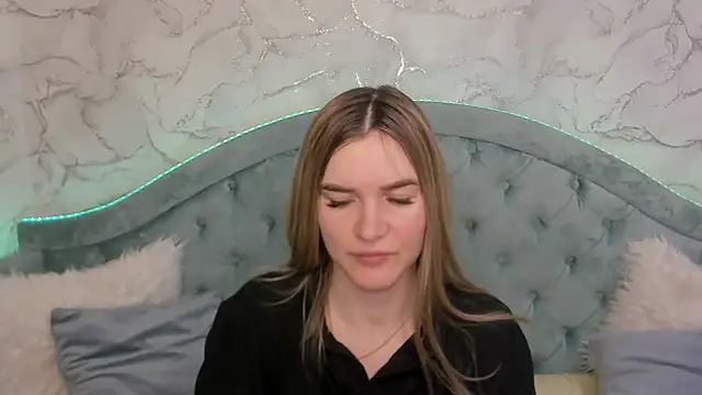 Snapshot of RoxyReignn chatting on May 31, 2026, 10:54 pm RoxyReignn online show from May 31, 2026, 10:54 pm