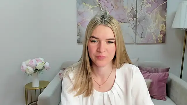 Snapshot of RoxyReignn chatting on July 2, 2026, 9:54 pm RoxyReignn online show from July 2, 2026, 9:54 pm