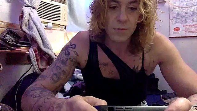 Snapshot of VanillaSnowcones chatting on June 7, 2026, 9:47 am VanillaSnowcones online show from June 7, 2026, 9:47 am