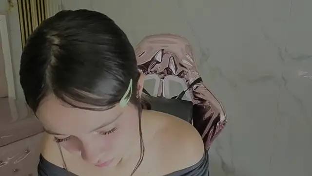 Snapshot of isabeau_s chatting on July 14, 2026, 1:17 pm isabeau s online show from July 14, 2026, 1:17 pm
