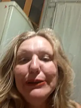 Snapshot of Sonya_Marmelad chatting on May 26, 2026, 8:18 pm Sonya Marmelad online show from May 26, 2026, 8:18 pm