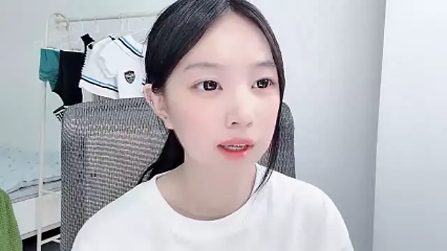 Yoyo33355 online show from July 18, 2026, 3:37 am