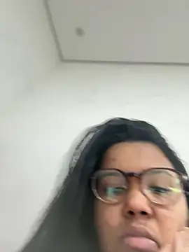 Snapshot of Eumileninha chatting on May 27, 2026, 1:51 pm Eumileninha online show from May 27, 2026, 1:51 pm