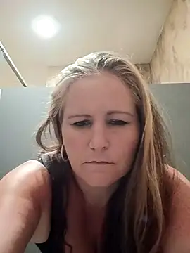 Snapshot of Luciouslesha chatting on August 3, 2026, 3:29 pm Luciouslesha online show from August 3, 2026, 3:29 pm