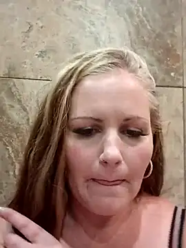 Snapshot of Luciouslesha chatting on July 29, 2026, 8:30 pm Luciouslesha online show from July 29, 2026, 8:30 pm