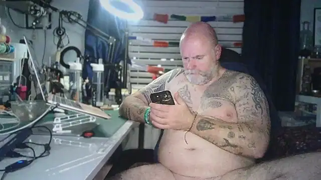 Snapshot of Tattooed_Dilf_01 chatting on August 4, 2026, 11:09 pm Tattooed Dilf 01 online show from August 4, 2026, 11:09 pm