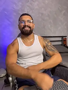 Snapshot of RoccoSaenz chatting on June 1, 2026, 7:46 pm RoccoSaenz online show from June 1, 2026, 7:46 pm