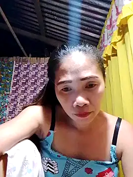 Snapshot of hotmom_lyn chatting on May 30, 2026, 5:51 pm hotmom lyn online show from May 30, 2026, 5:51 pm