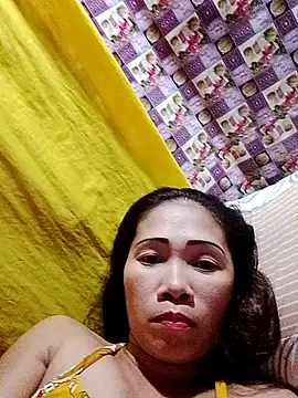 Snapshot of hotmom_lyn chatting on May 29, 2026, 1:39 pm hotmom lyn online show from May 29, 2026, 1:39 pm