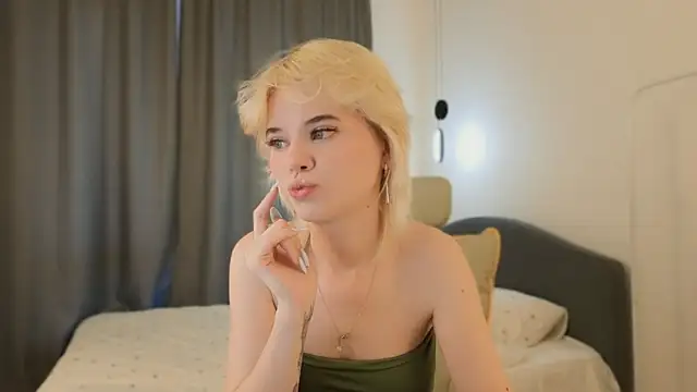 Snapshot of mood_berry_ chatting on June 12, 2026, 1:20 pm mood berry online show from June 12, 2026, 1:20 pm
