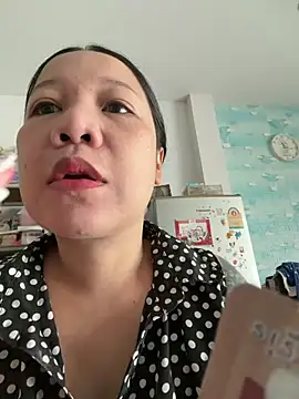 Snapshot of LINDA_HD chatting on June 5, 2026, 4:17 am LINDA HD online show from June 5, 2026, 4:17 am