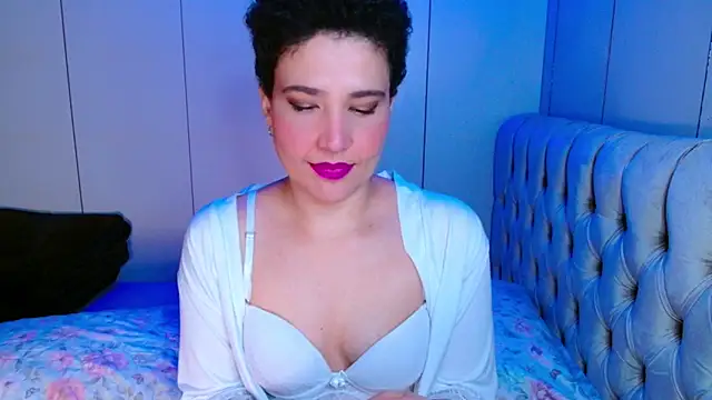 luasecret21 online show from May 28, 2026, 10:59 pm