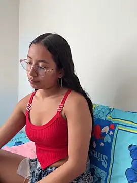 Snapshot of Violetlove_ chatting on June 1, 2026, 12:49 pm Violetlove online show from June 1, 2026, 12:49 pm