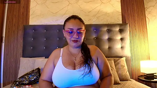Snapshot of Scarlett_Ray_ chatting on June 20, 2026, 12:21 pm Scarlett Ray online show from June 20, 2026, 12:21 pm