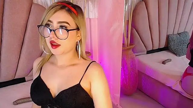 Snapshot of Doll_Kitty_ chatting on June 3, 2026, 2:33 pm Doll Kitty online show from June 3, 2026, 2:33 pm