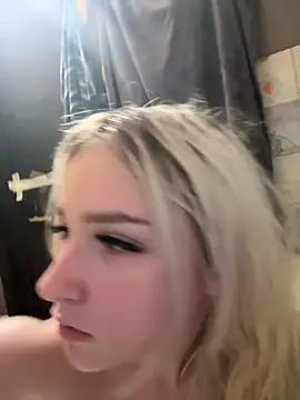 lisacryss3 online show from July 18, 2026, 4:32 am
