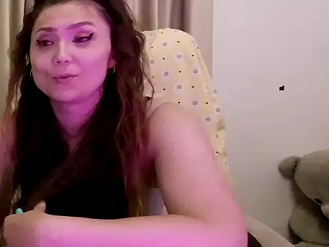 Snapshot of Lola_Creolla chatting on May 28, 2026, 6:25 pm Lola Creolla online show from May 28, 2026, 6:25 pm