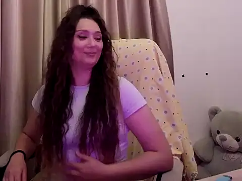 Snapshot of Lola_Creolla chatting on May 27, 2026, 11:28 am Lola Creolla online show from May 27, 2026, 11:28 am