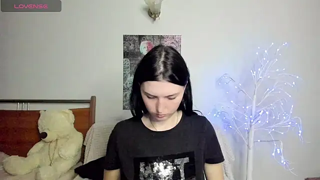 Kira Devi online show from May 26, 2026, 7:12 pm