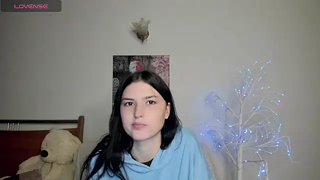 Kira Devi online show from May 28, 2026, 7:20 pm