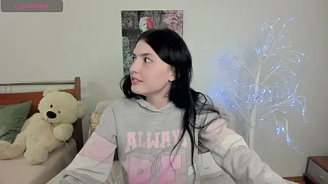 Kira Devi online show from May 31, 2026, 7:14 pm