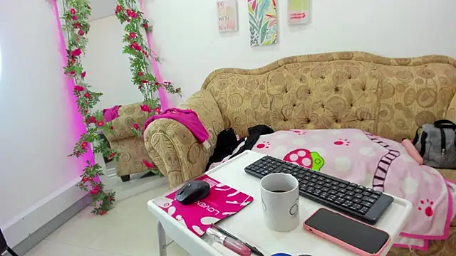 victoriagomez 1 online show from May 30, 2026, 12:22 pm