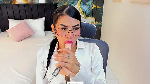Snapshot of Alanna_Wild chatting on June 22, 2026, 7:11 pm Alanna Wild online show from June 22, 2026, 7:11 pm