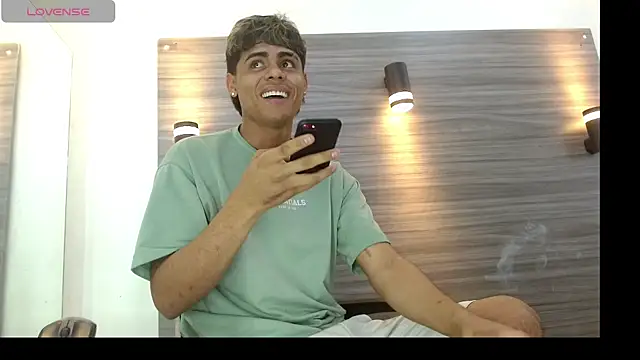 Snapshot of LeleHott01 chatting on July 16, 2026, 3:03 am LeleHott01 online show from July 16, 2026, 3:03 am