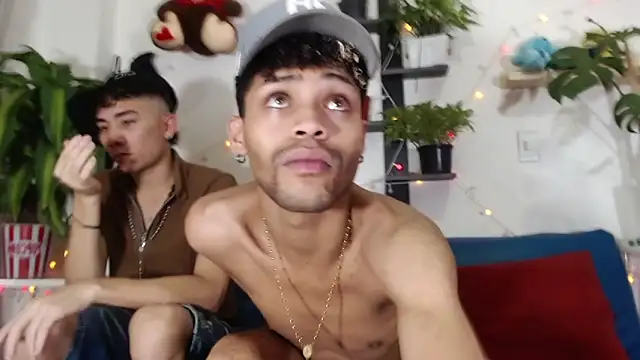 STRANGER BOYS online show from May 28, 2026, 10:15 pm