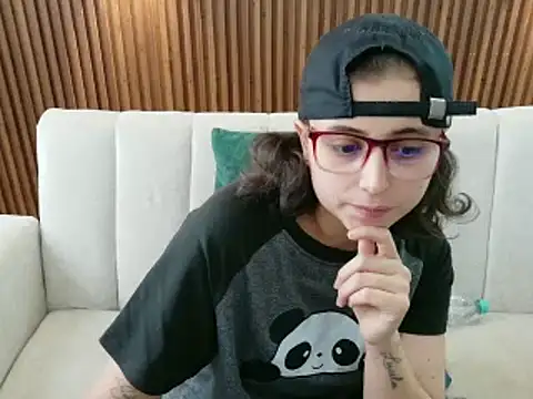 Snapshot of feelena_mysoull chatting on June 23, 2026, 4:05 pm feelena mysoull online show from June 23, 2026, 4:05 pm